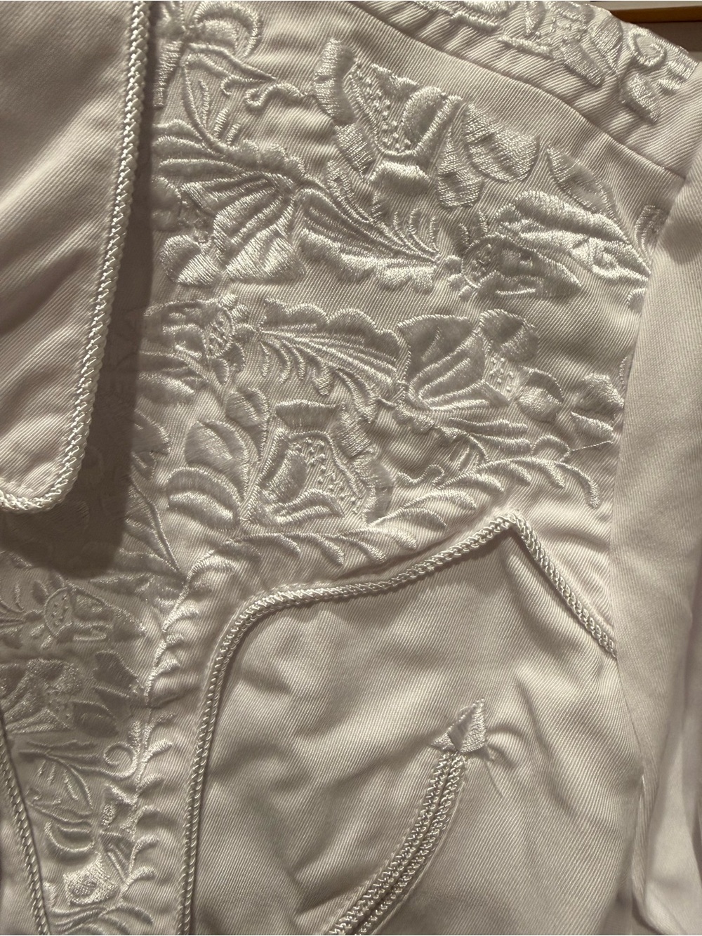 Scully White Embroidered Western Top with Rope Trim and Pearl Snaps NWT